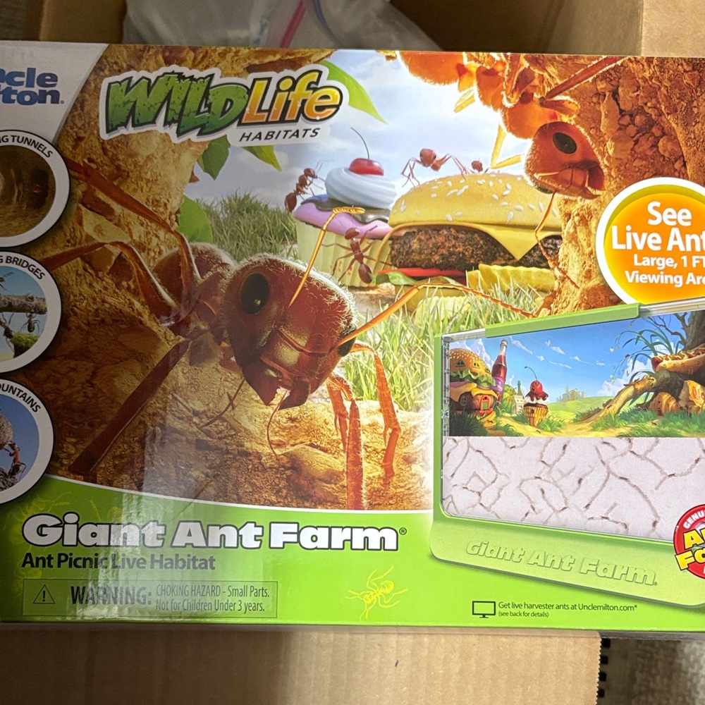 New, unopened Uncle Milton Giant Ant Farm - Green